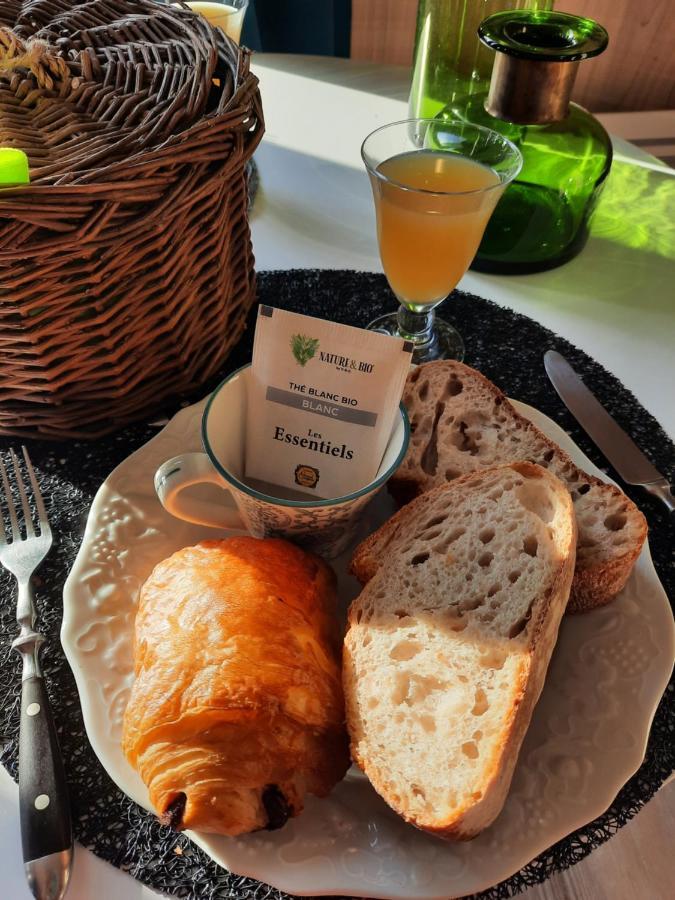 Le Lodge Des Chenes Brousses-et-Villaret Екстериор снимка