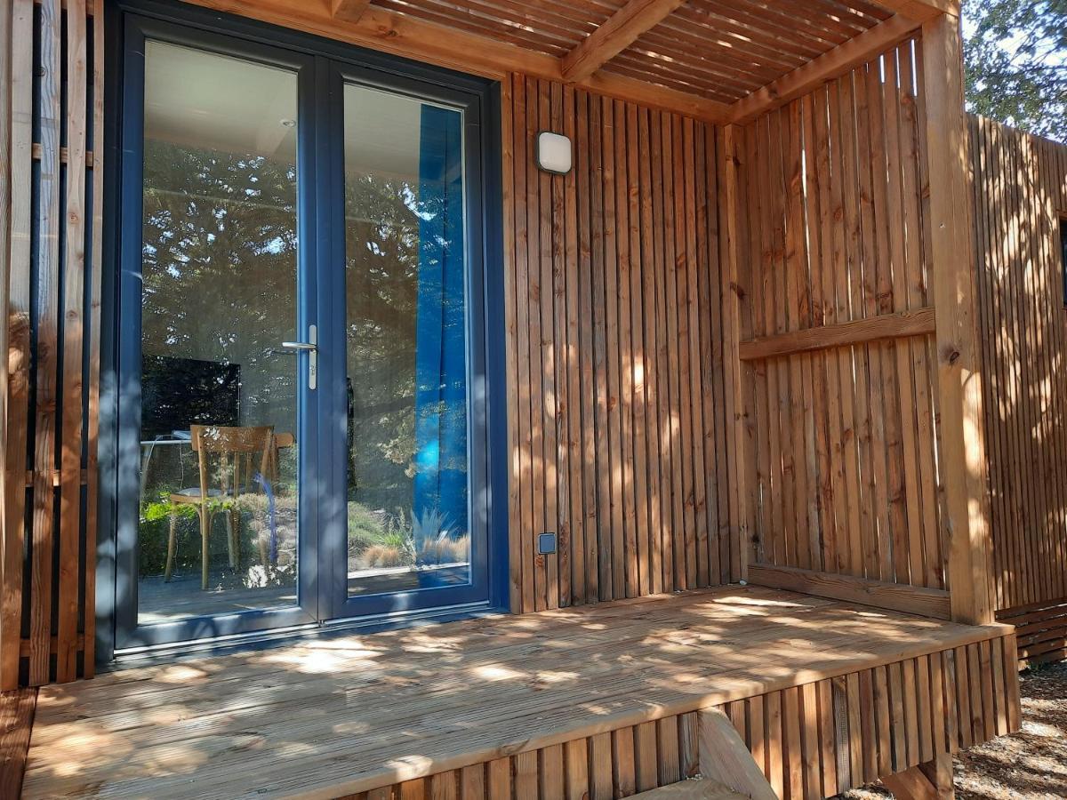 Le Lodge Des Chenes Brousses-et-Villaret Екстериор снимка